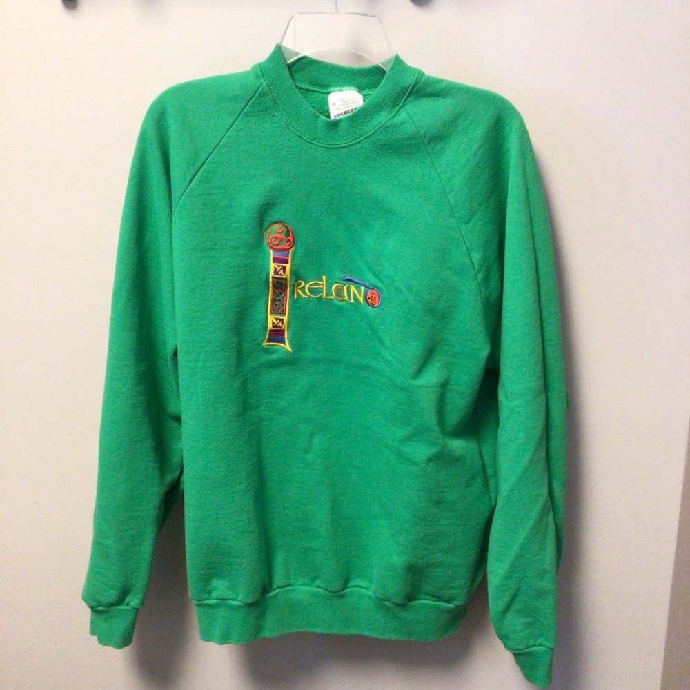 Green Ireland Unisex Sweatshirt With Celtic Design - Picture 2 of 5